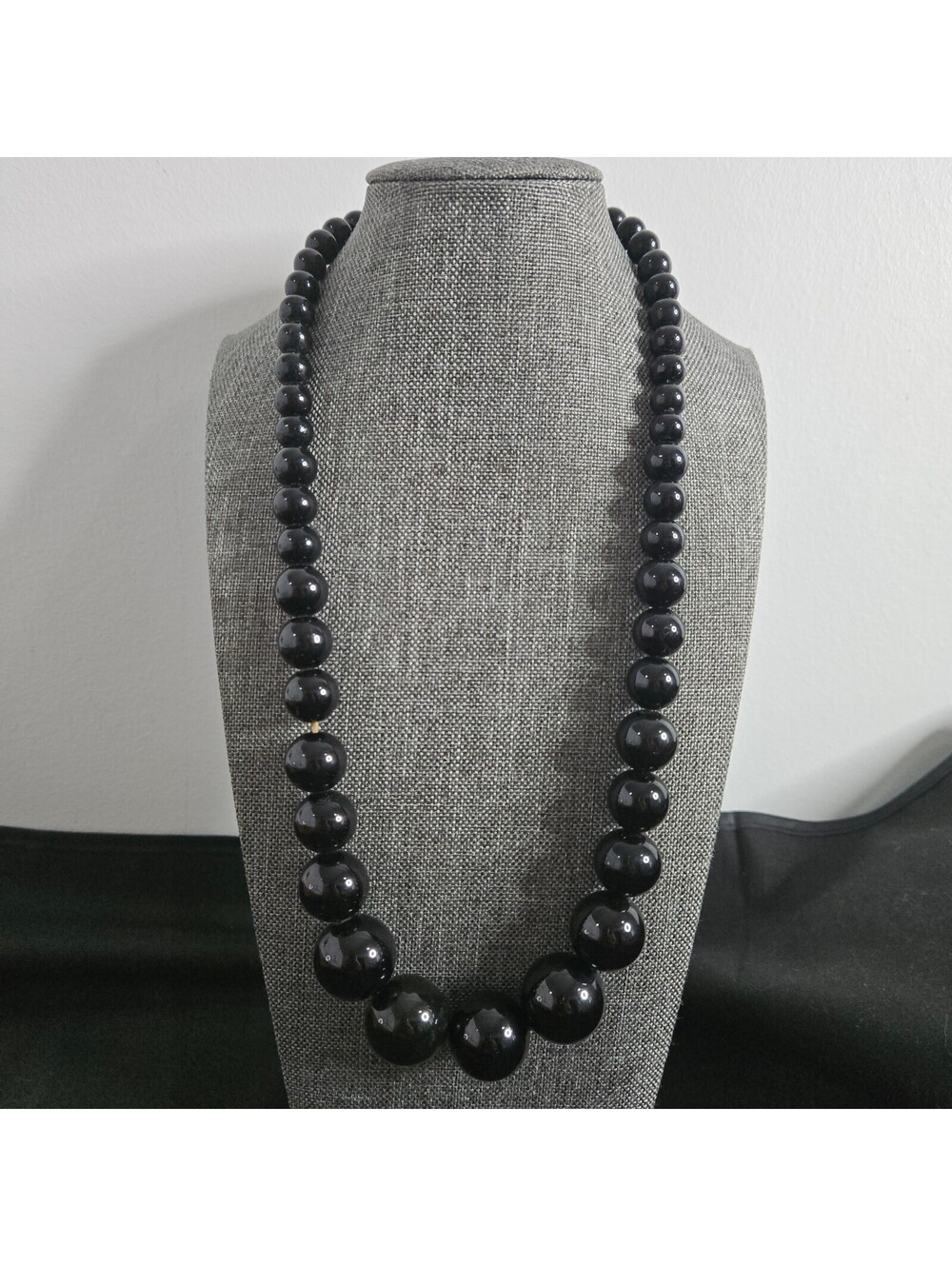 Vintage Black Cherry Bakelite Graduated Bead Necklace 78g Translucent